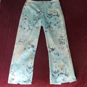 Bentley Arbuckle Floral Print Cropped Pants